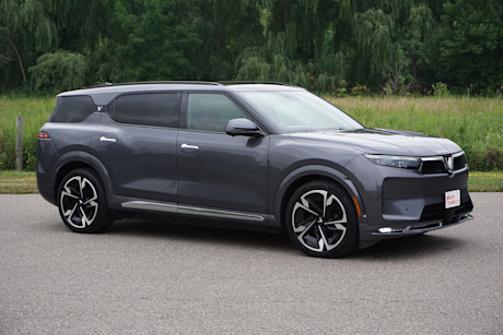 2026 Hyundai Ioniq 9 vs VinFast VF 9 Comparison Test + Video Image