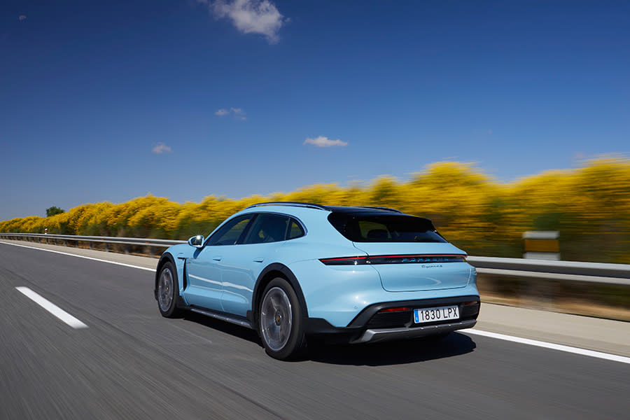 PORSCHE-TAYCAN-CROSS-TURISMO-012.jpg