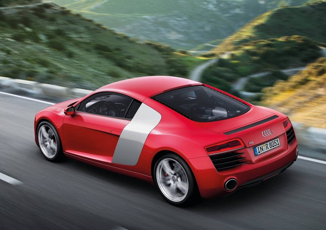 6ombh9qjfQnJYa1Q23HDSq-49e79de2fe19164efac3cb12007b275d-Audi-R8-2013-1600-0a-1100