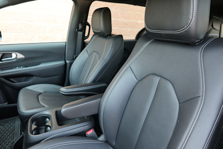 2025 Chrysler Grand Caravan Review Body Image