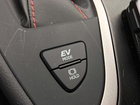 Lexus UX 250h AWD 2020 : essai hivernal Image