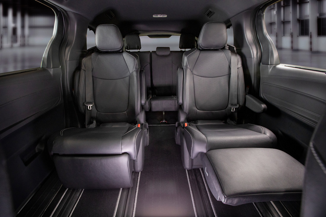 2023_Toyota_Sienna_25th_Anniversary_020