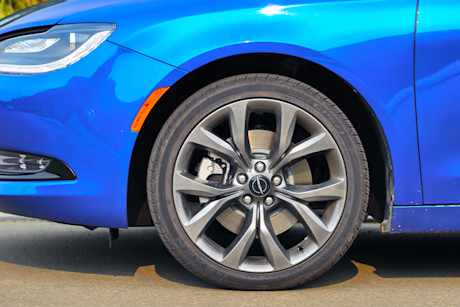 Editorial 2015 chrysler 200 s ts 07 2664