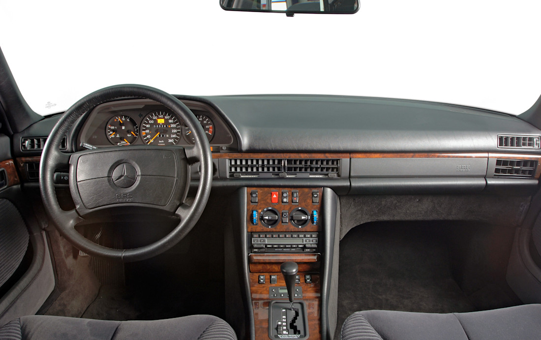 mercedes-benz-560-interior