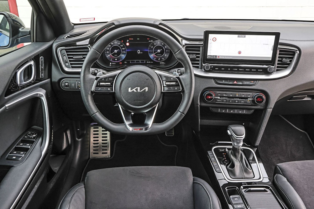 ford-focus-kia-ceed-2023-5.jpg