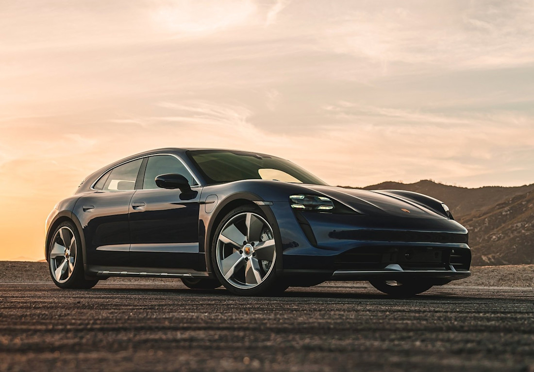 porsche-taycan-cross-turismo-side