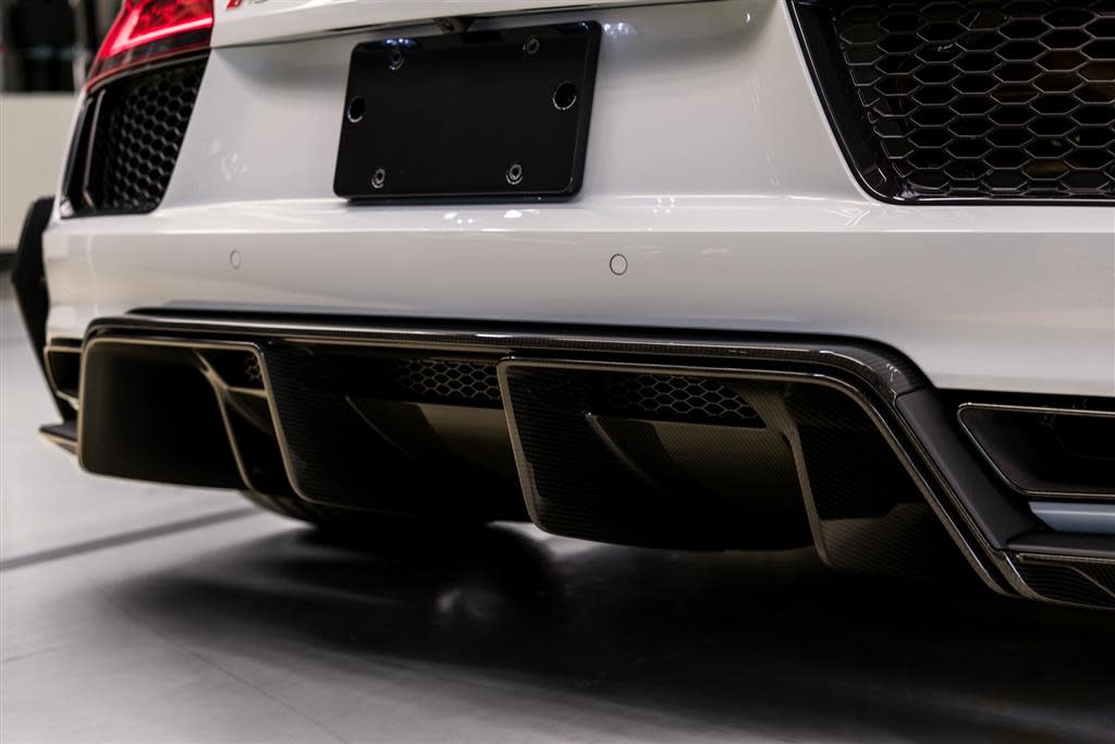 Audi-R8-V10-Plus-Coupé-Competition-Package-autoscout24 (8).jpg