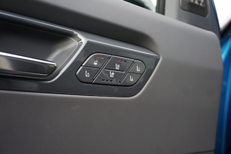 Editorial 2024 kia ev9 land awd w gt line package fd 231215 28 di