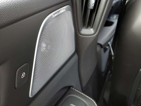 Editorial 2019 volvo v60 inscription 35 sw