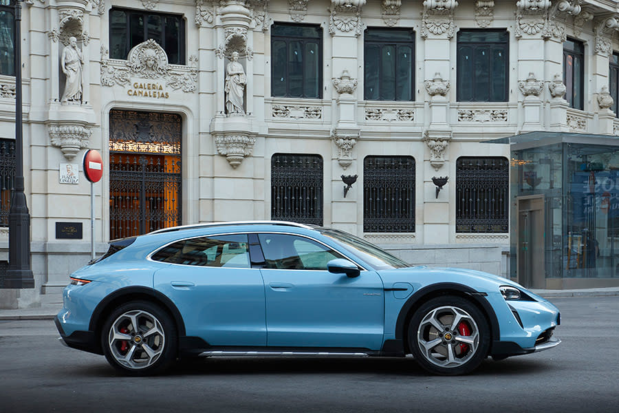 PORSCHE-TAYCAN-CROSS-TURISMO-006.jpg