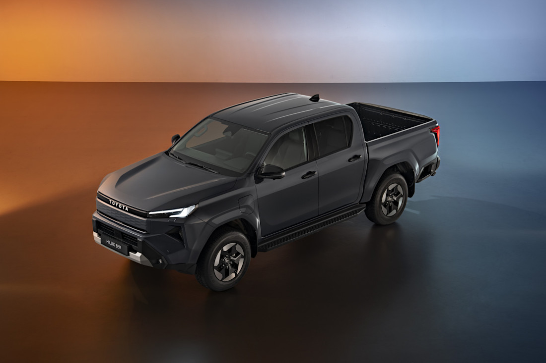 Nuovo Toyota Hilux elettrico o ibrido: la leggenda dei pick-up cambia volto