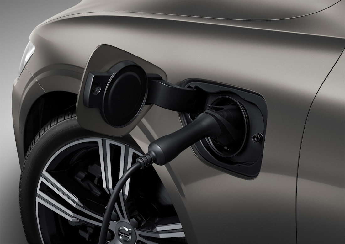 223554_New_Volvo_V60_exterior.jpg