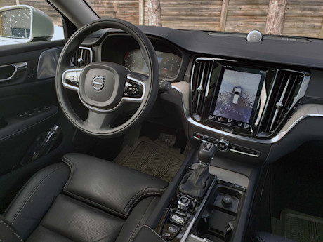 Editorial 2019 volvo v60 inscription 14 sw