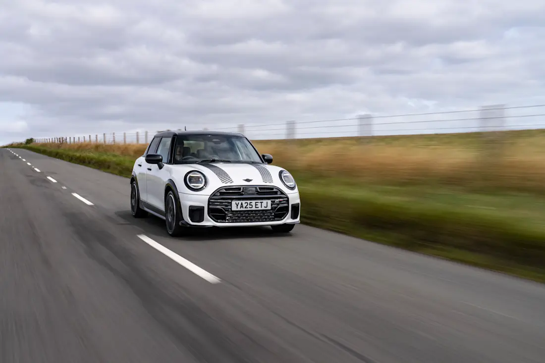 P90617421 highRes the-mini-cooper-s-5-