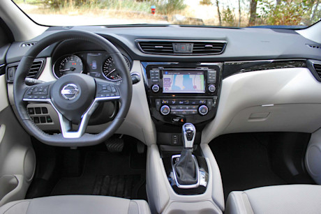 Editorial 2017 nissan qashqai sl awd 21 dh