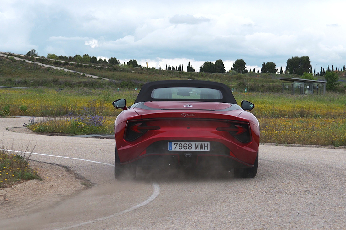 MG-Cyberster-2025 (4)