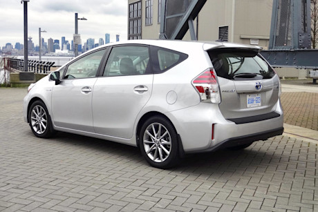 Editorial 2015 toyota prius v sh 07