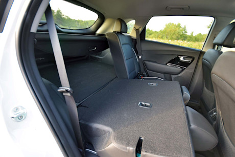 Editorial 2019 kia niro ev sx touring 33 jp
