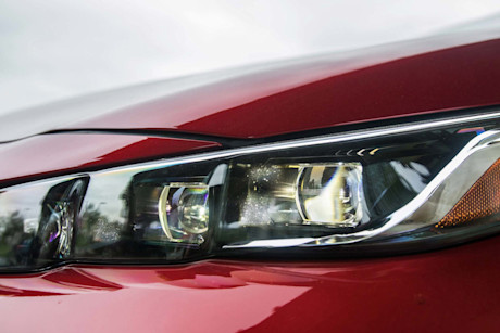 Editorial 2018 toyota prius prime technology 05 bm
