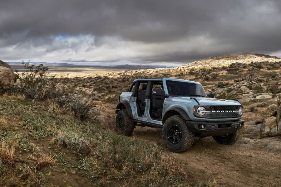 Bronco_4dr_02 (1).jpg