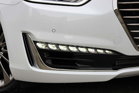 Editorial 2017 genesis g90 33t 09 dh