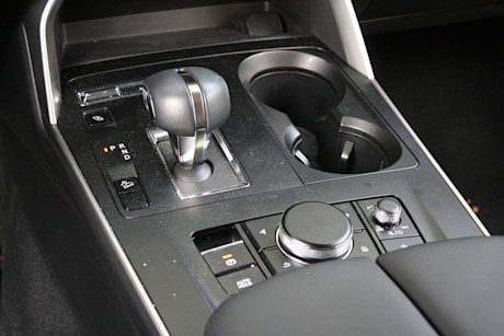 Match comparatif des VUS intermédiaires hybrides rechargeables, Édition 2024: Mazda CX-90 PHEV 2024 vs Mazda CX-70 PHEV 2025 Image