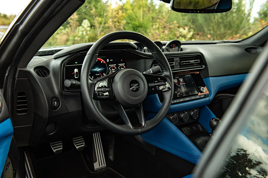 nissan-z-2025-cockpit nissan-z-2025-cockpit