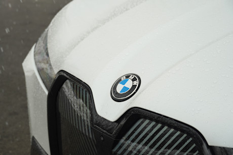 BMW iX xDrive60 2026 : essai routier Body Image