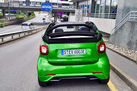 Editorial 2017 smart fortwo electric drive cabrio 07 mb