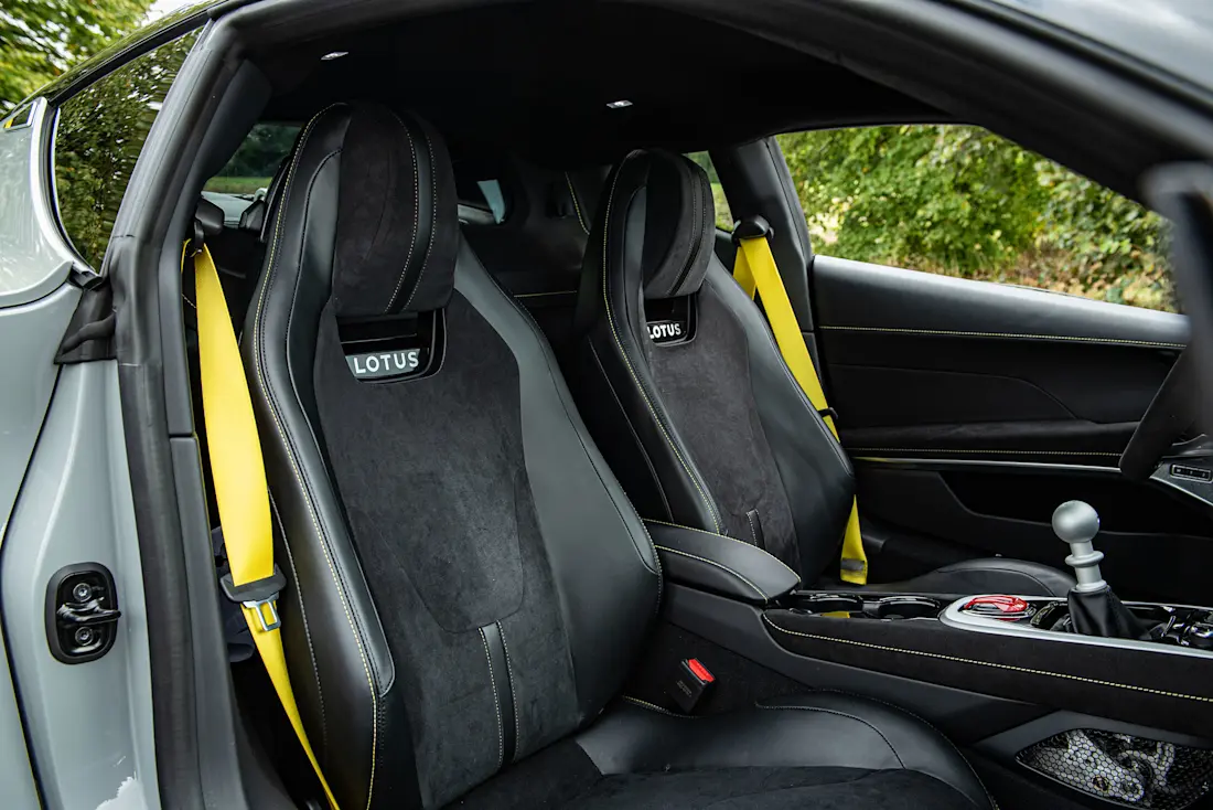 lotus-emira-v6-2026-sitze