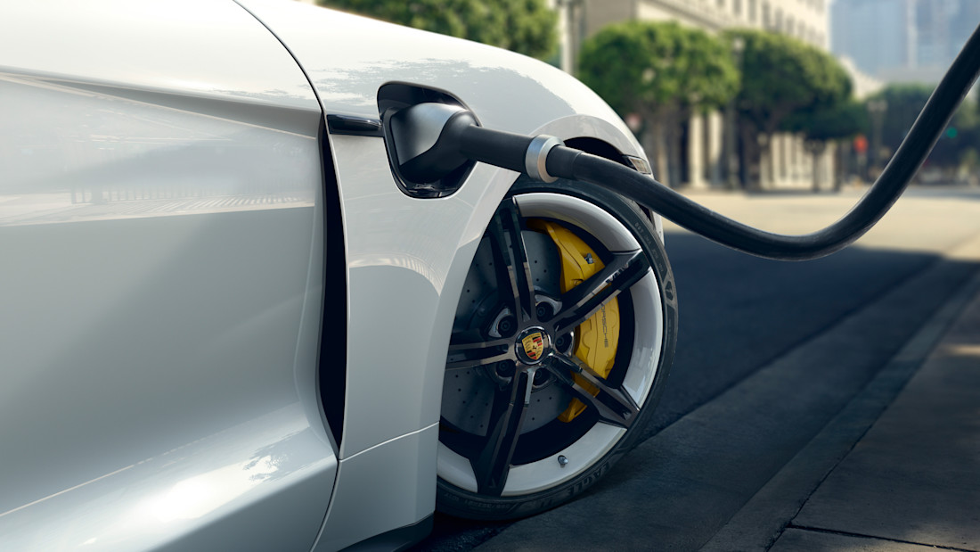 Porsche Taycan (4).jpg