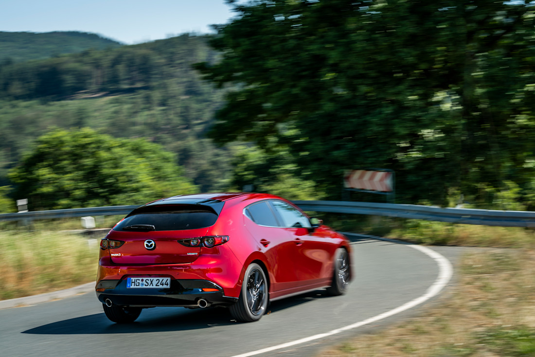 Mazda3 Skyactiv-X_Action_20.jpg