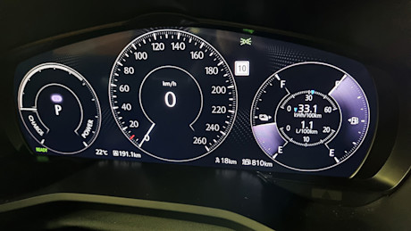 Match comparatif des VUS intermédiaires hybrides rechargeables, Édition 2024: Mazda CX-90 PHEV 2024 vs Mazda CX-70 PHEV 2025 Body Image