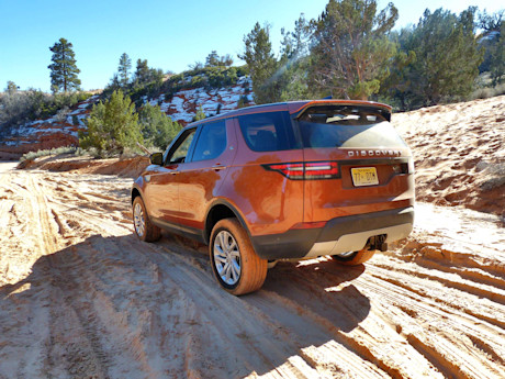 Editorial 2017 land rover discovery 06 jb