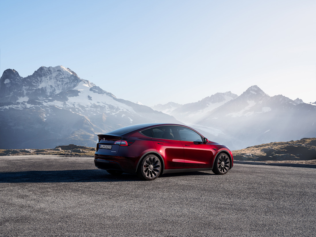 tesla-model-y-back