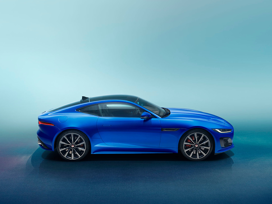 Jag_F-TYPE_R_21MY_Image_Studio_Exterior_Velocity_Blue_02.12.19_04.jpg