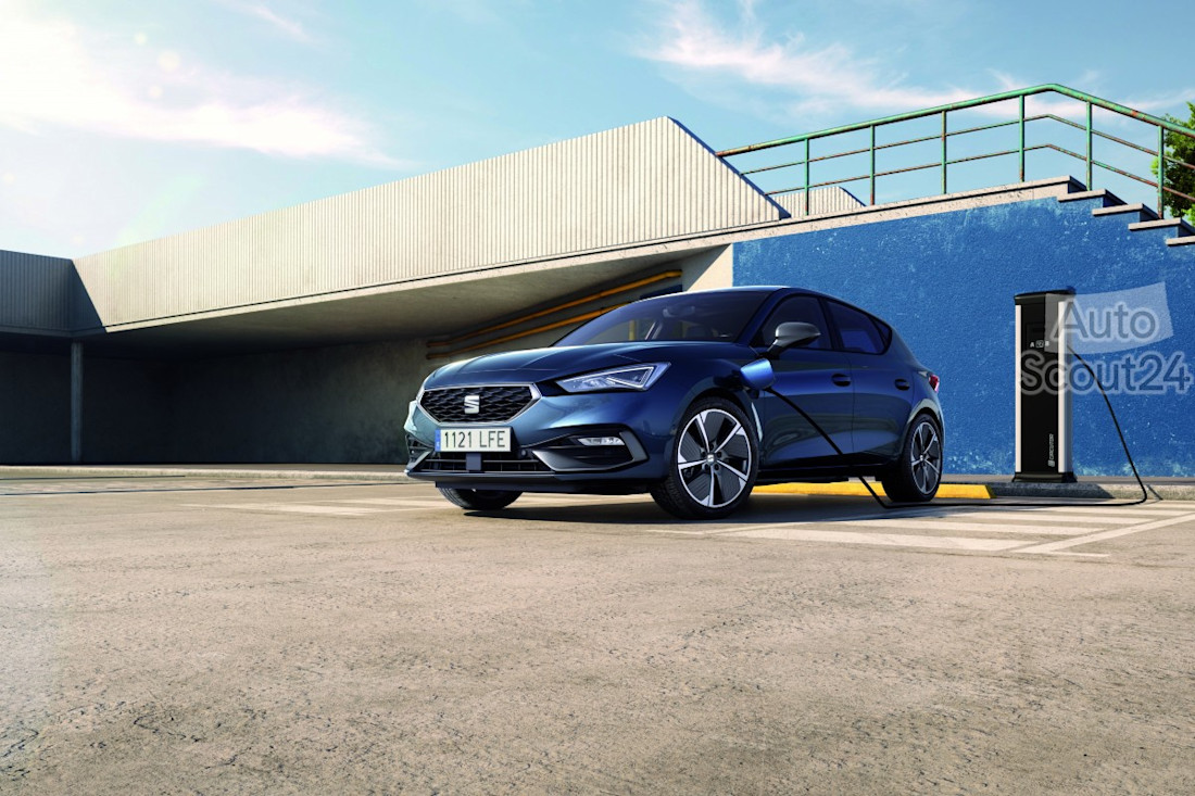 Nuevo-SEAT-Leon-e-HYBRID-el-primer-vehiculo-hibrido-enchufable-de-la-compania_01_HQ (2).jpg