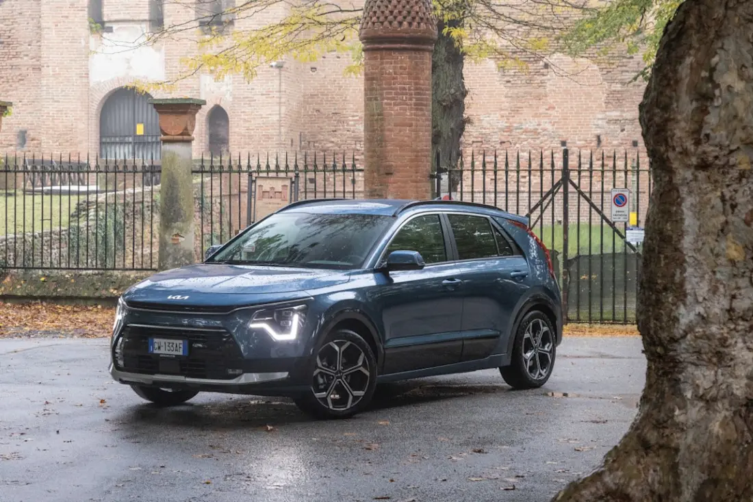 kia-nuova-niro-trifuel kia-nuova-niro-trifuel