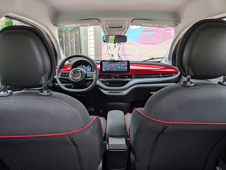 Editorial 2024 fiat 500e red td sbe 240830 29