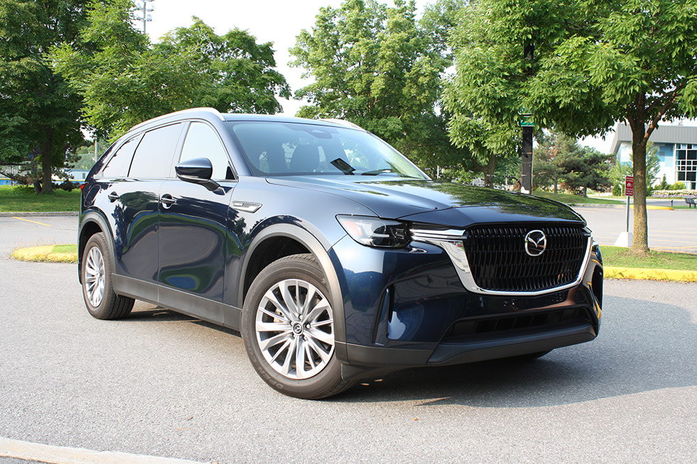 Match comparatif des VUS intermédiaires hybrides rechargeables, Édition 2024: Mazda CX-90 PHEV 2024 vs Mazda CX-70 PHEV 2025 Body Image