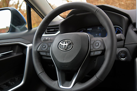 Editorial 2023 toyota rav4 xle hybrid 230619 16 sha