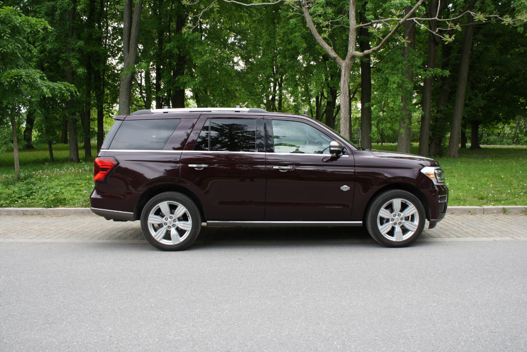 Ford Expedition King Ranch 2024 : essai routier Body Image