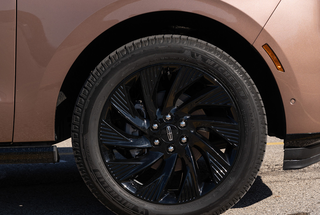 2026 Lincoln Navigator - TD - JW - 260413 - 4.jpg
