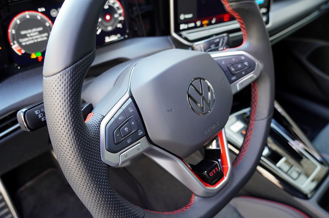 Volkswagen Golf GTI 2026 (24).jpg