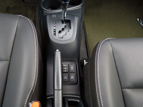 Editorial 2018 toyota prius c technology 17 jb