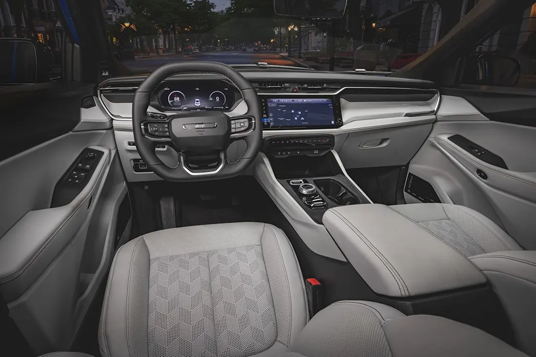 BEBE20250827 Jeep Cherokee 02
