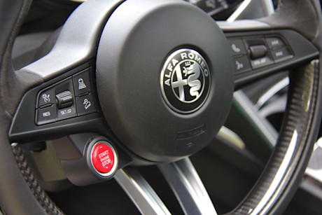 Editorial 2019 alfa romeo stelvio quadrifoglio awd 32 dw