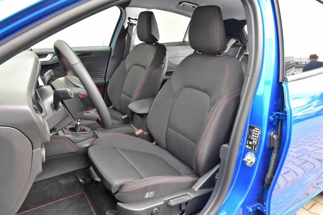 ford-focus-mazda-3-2022-12.jpg