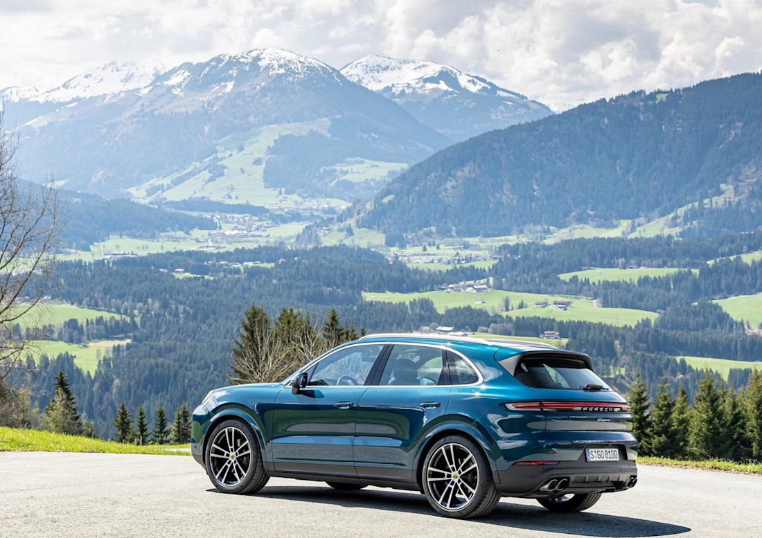 Porsche-Cayenne-2024-Seitenansicht