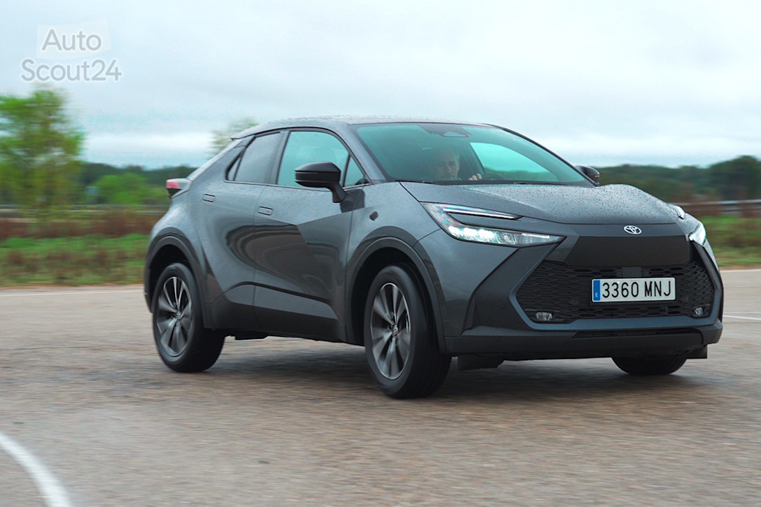 Toyota-c-hr-advance-2024 (2).jpg